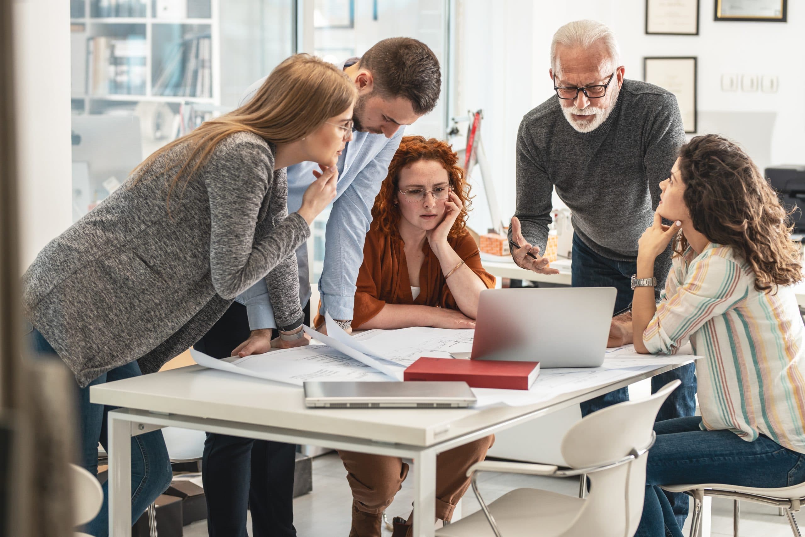 generaciok-a-munkahelyen-egyuttmukodes-vagy-konfliktus